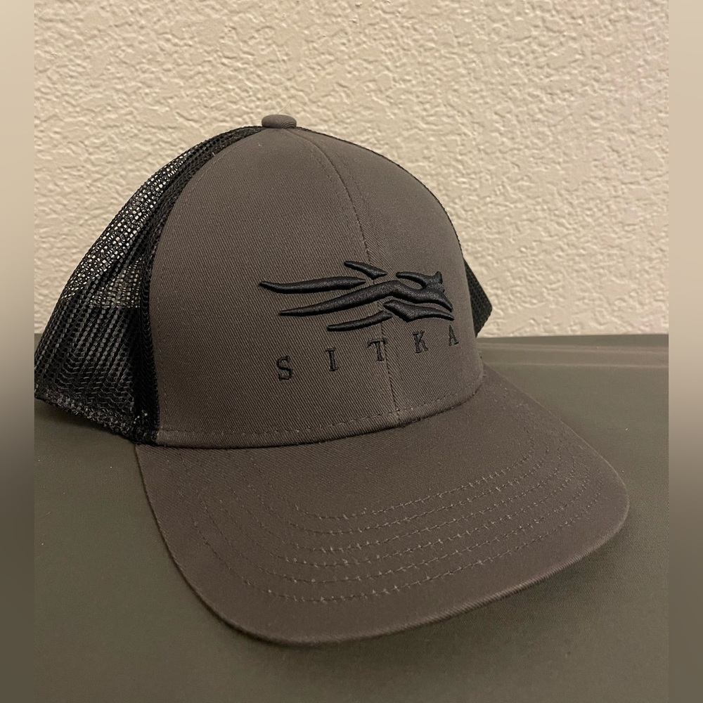 Sitka mid pro trucker hat in grey and black